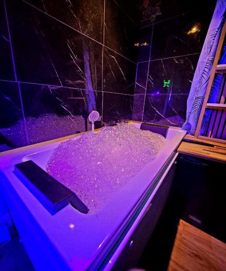 Jungle House Avec Jacuzzi A 10 Min De Disneyland -Taille Chambre- Conde-Sainte-Libiaire Ngoại thất bức ảnh